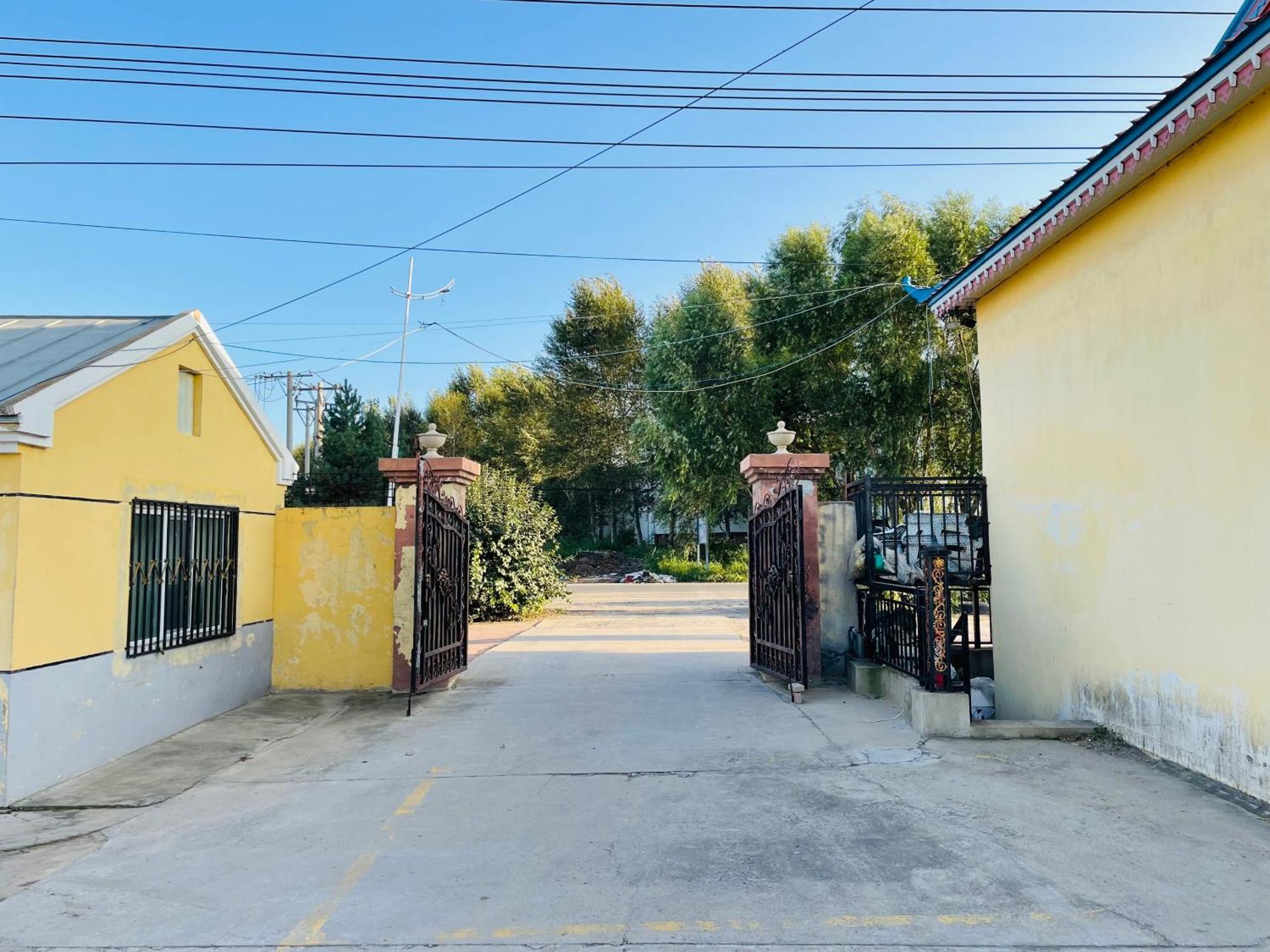 哈尔滨机场东方红运宾馆 Hotell Exteriör bild